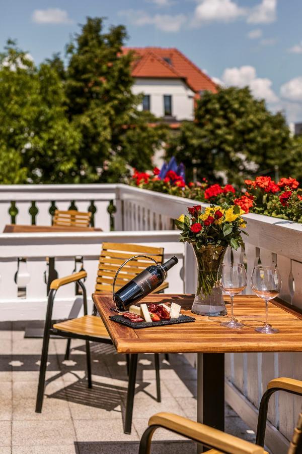 Prague Hotel Carl Inn Restaurant & Free Parking المظهر الخارجي الصورة