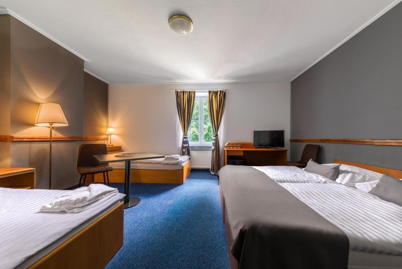 Prague Hotel Carl Inn Restaurant & Free Parking المظهر الخارجي الصورة