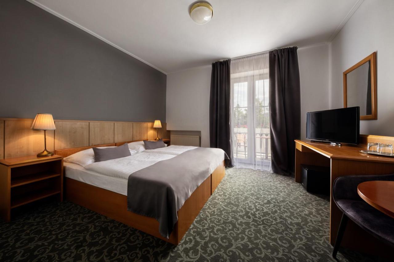 Prague Hotel Carl Inn Restaurant & Free Parking المظهر الخارجي الصورة